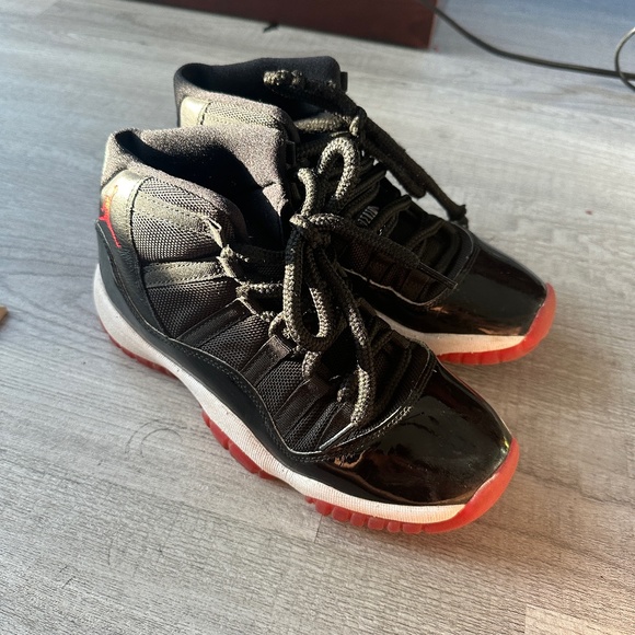 Jordan 11 Retro Playoffs Bred Size